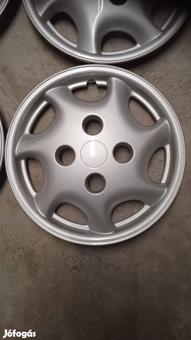 Suzuki Swift acélfelni, gyári 13 colos dísztárcsák