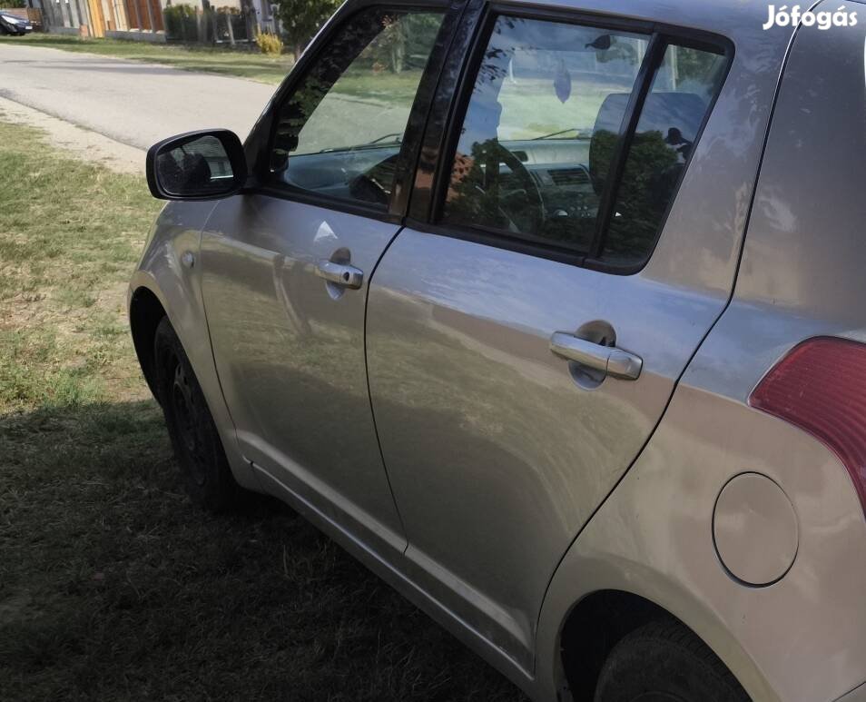 Suzuki Swift bal első ajtó 2005-11