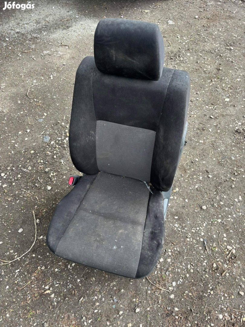 Suzuki Swift bal első ülés belső 