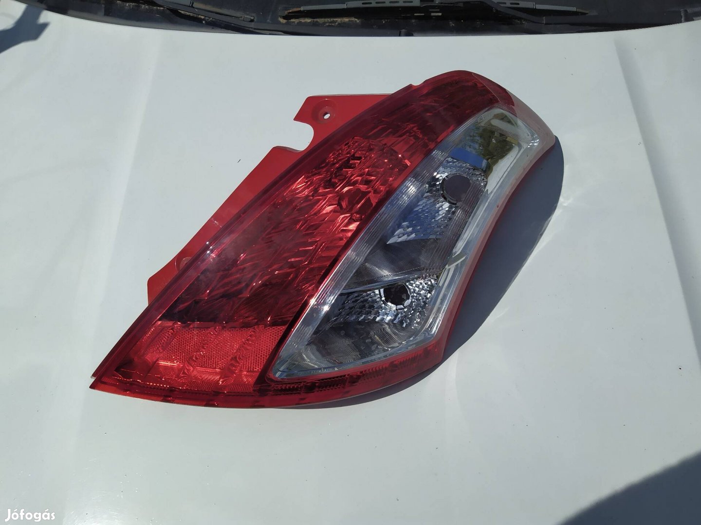 Suzuki Swift hátsó lámpa 2010-17