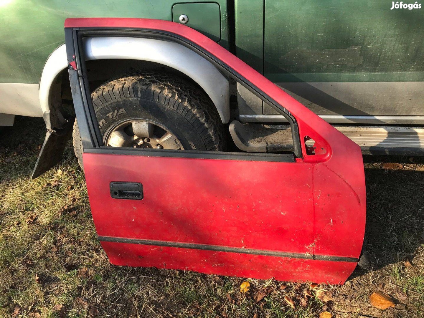 Suzuki Swift jobb első ajtó piros színben