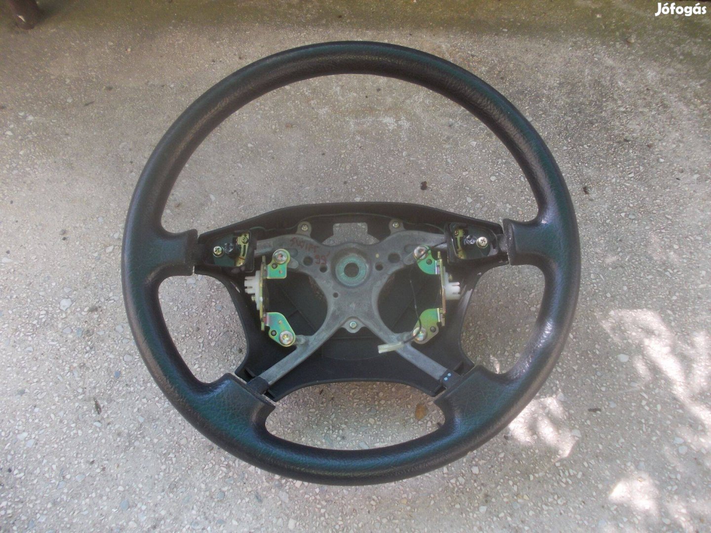Suzuki Swift sötét légzsákos kormánykerék 1996-2000