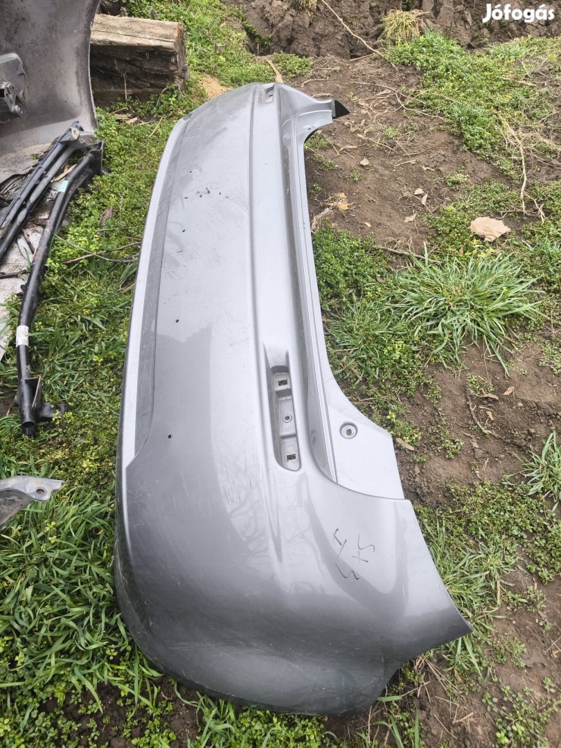 Suzuki Sx4 hátsó lökhárító kis javítással 