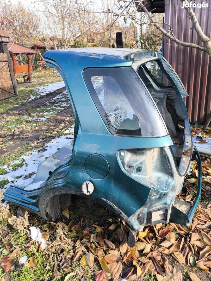 Suzuki Sx4 hátsó sárvédő bal jobb hátfal vágott hátulja 