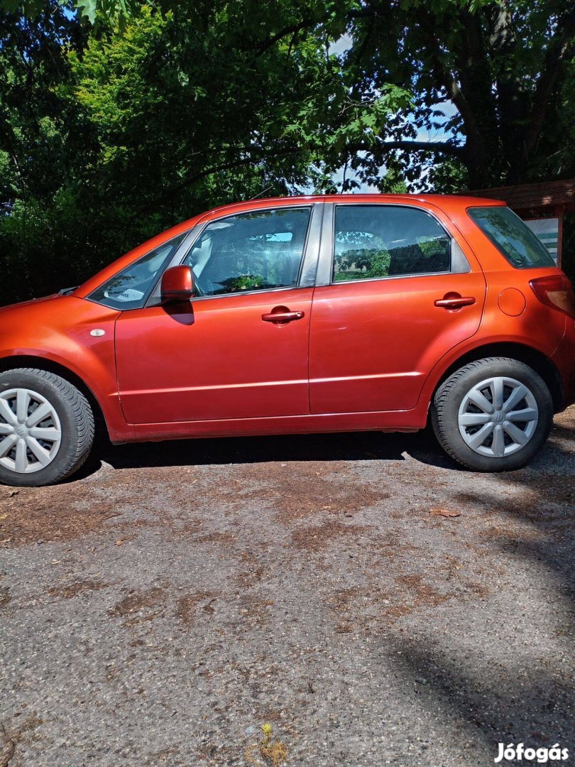Suzuki Sx 4 megkímélt szép állapotban