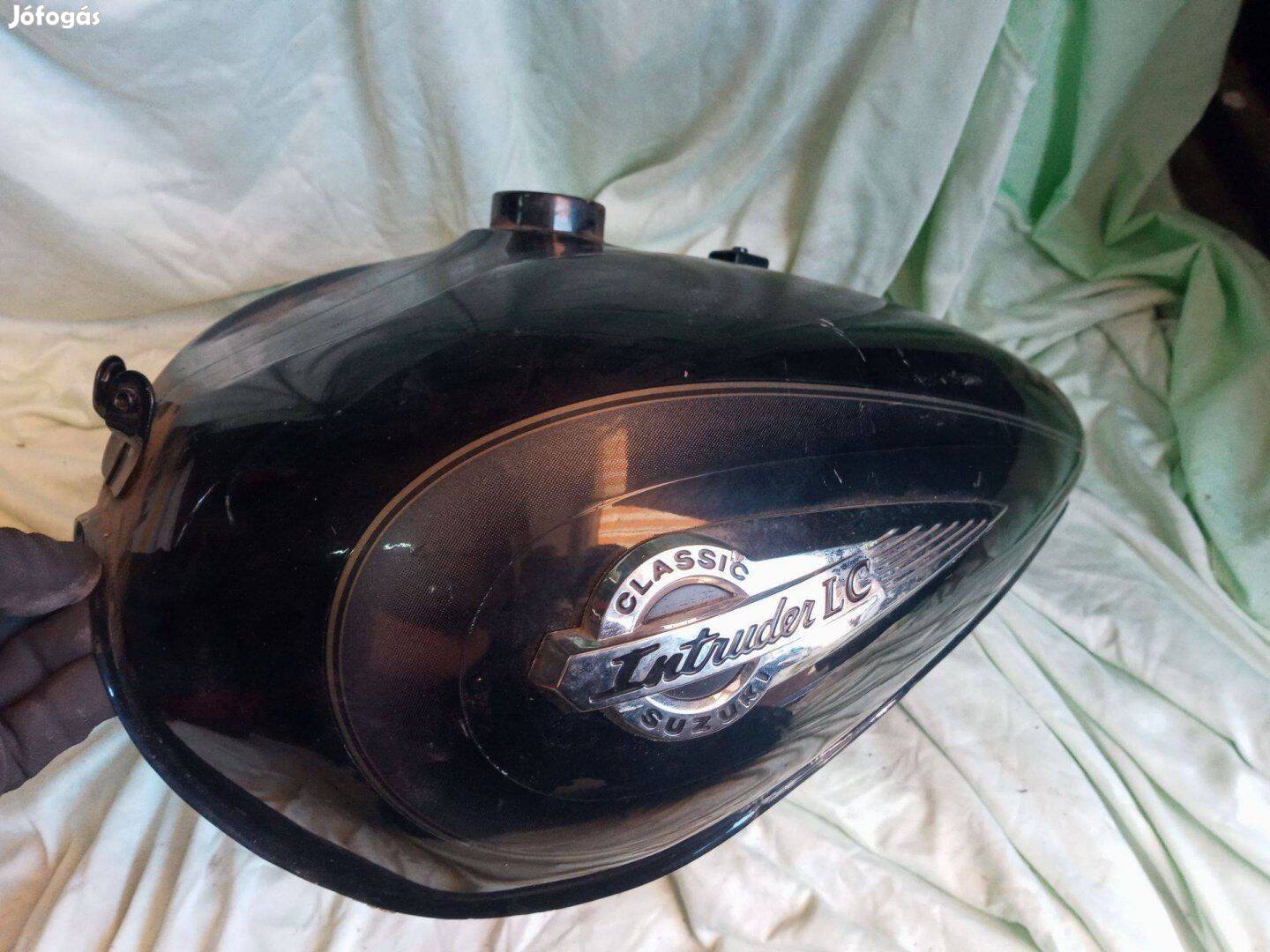 Suzuki VL 250 tank, kipufogó