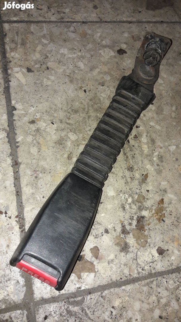 Suzuki Vitara Első Biztonsági Öv Csatlakozó