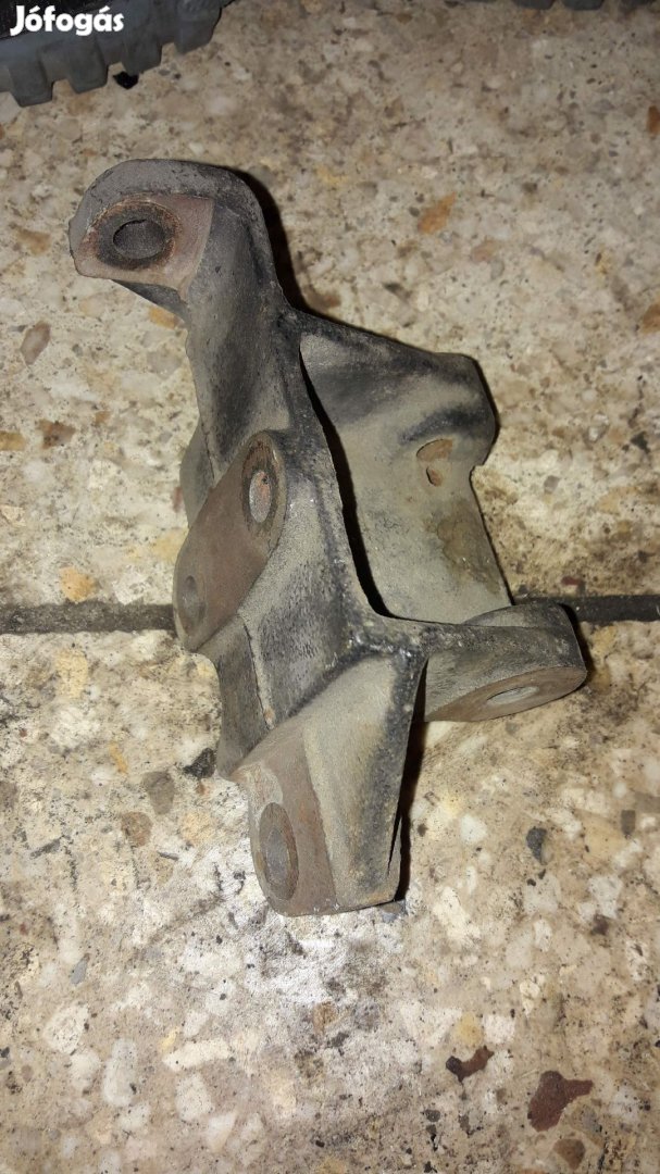 Suzuki Vitara Generátor Tartó Bak