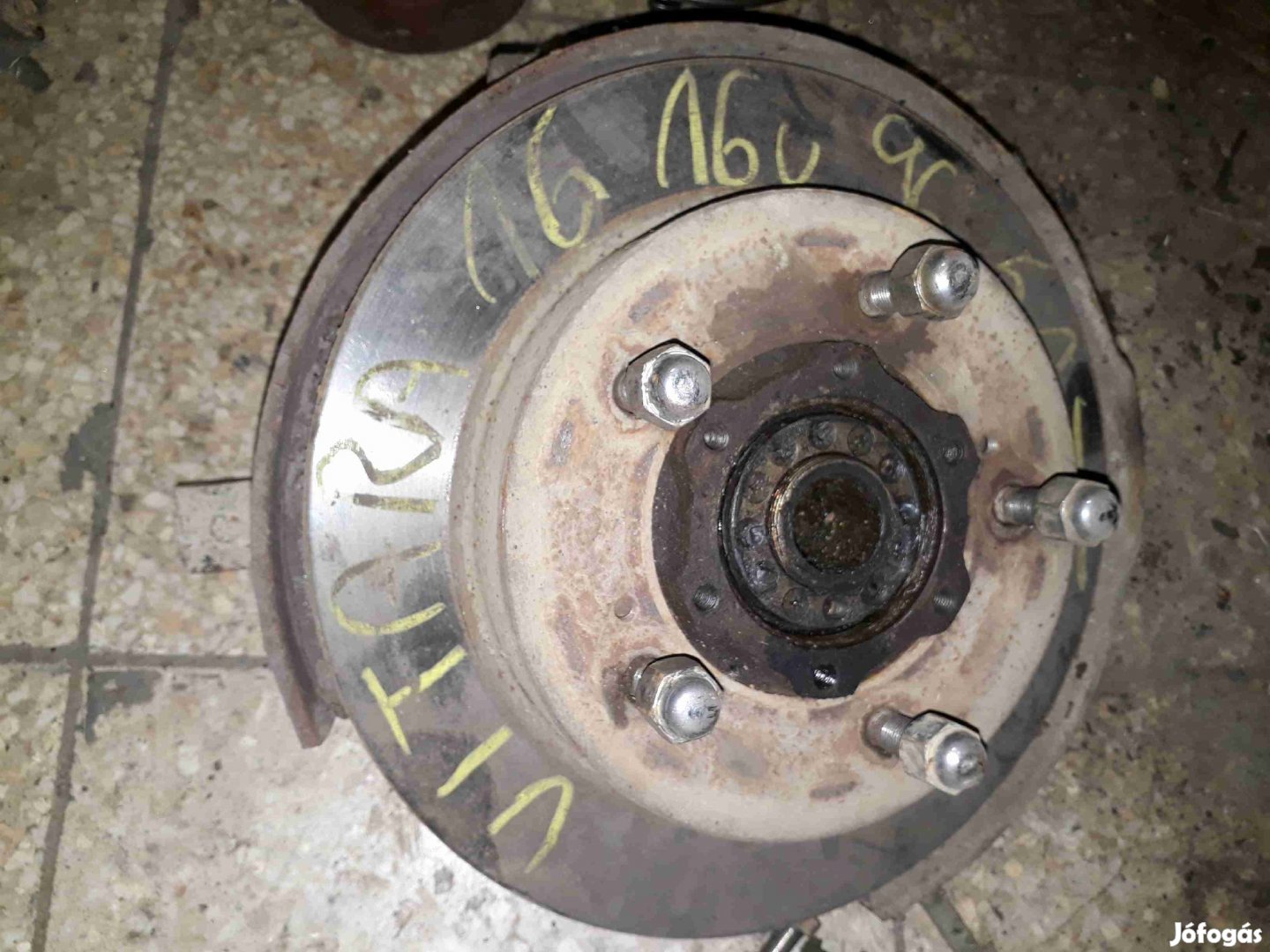 Suzuki Vitara Jobb Első Csonkállvány Kerékaggyal