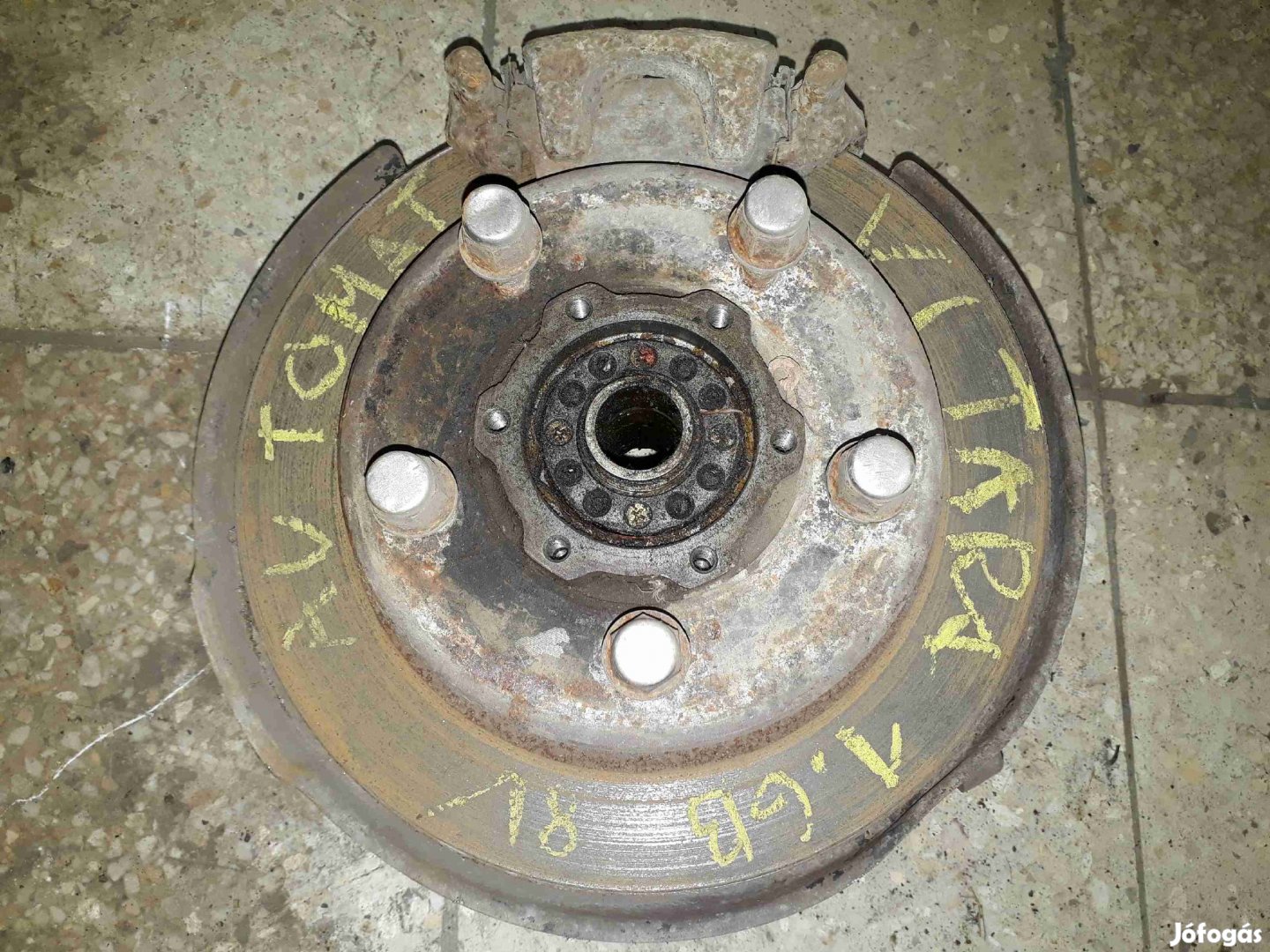 Suzuki Vitara Jobb Első Csonkállvány Kerékaggyal Féknyereg