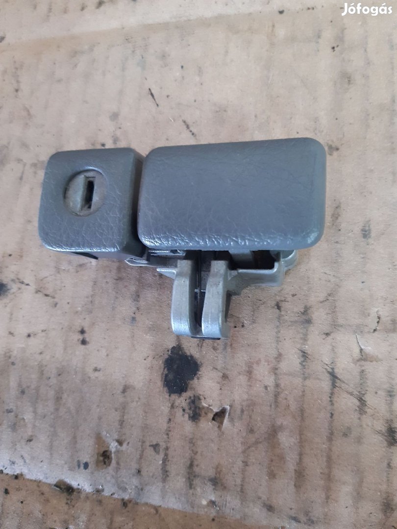 Suzuki Vitara Kesztyűtartó Ajtó Kilincs