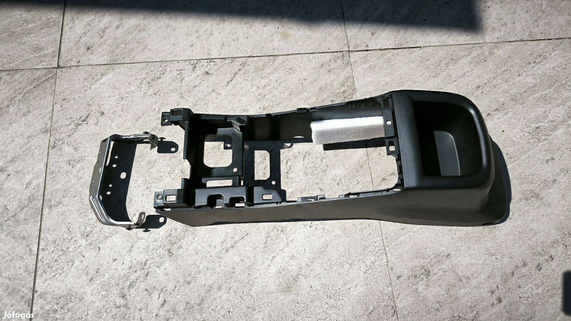 Suzuki Vitara LY 2015-2024 középkonzol 75851-54P0