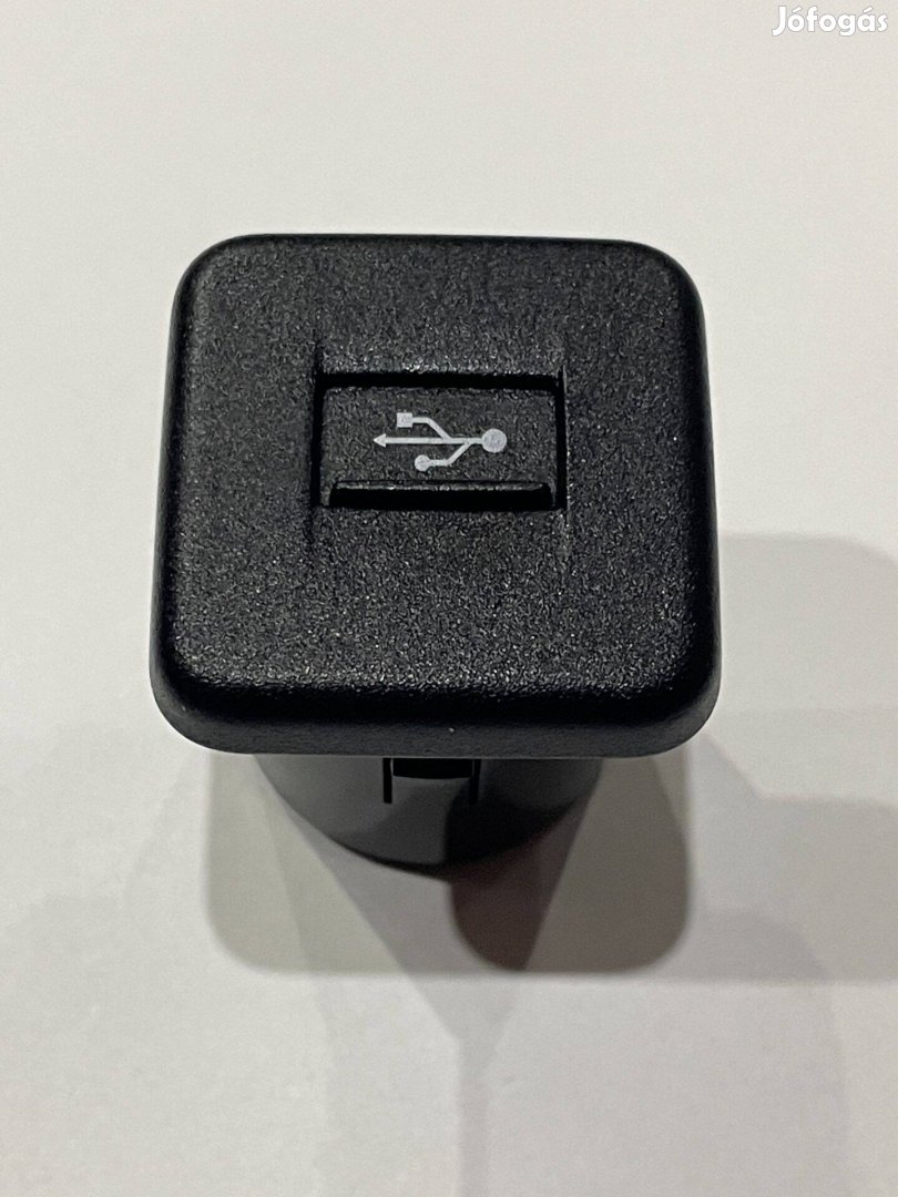 Suzuki Vitara S-Cross Swift gyári Usb port csatlakozó