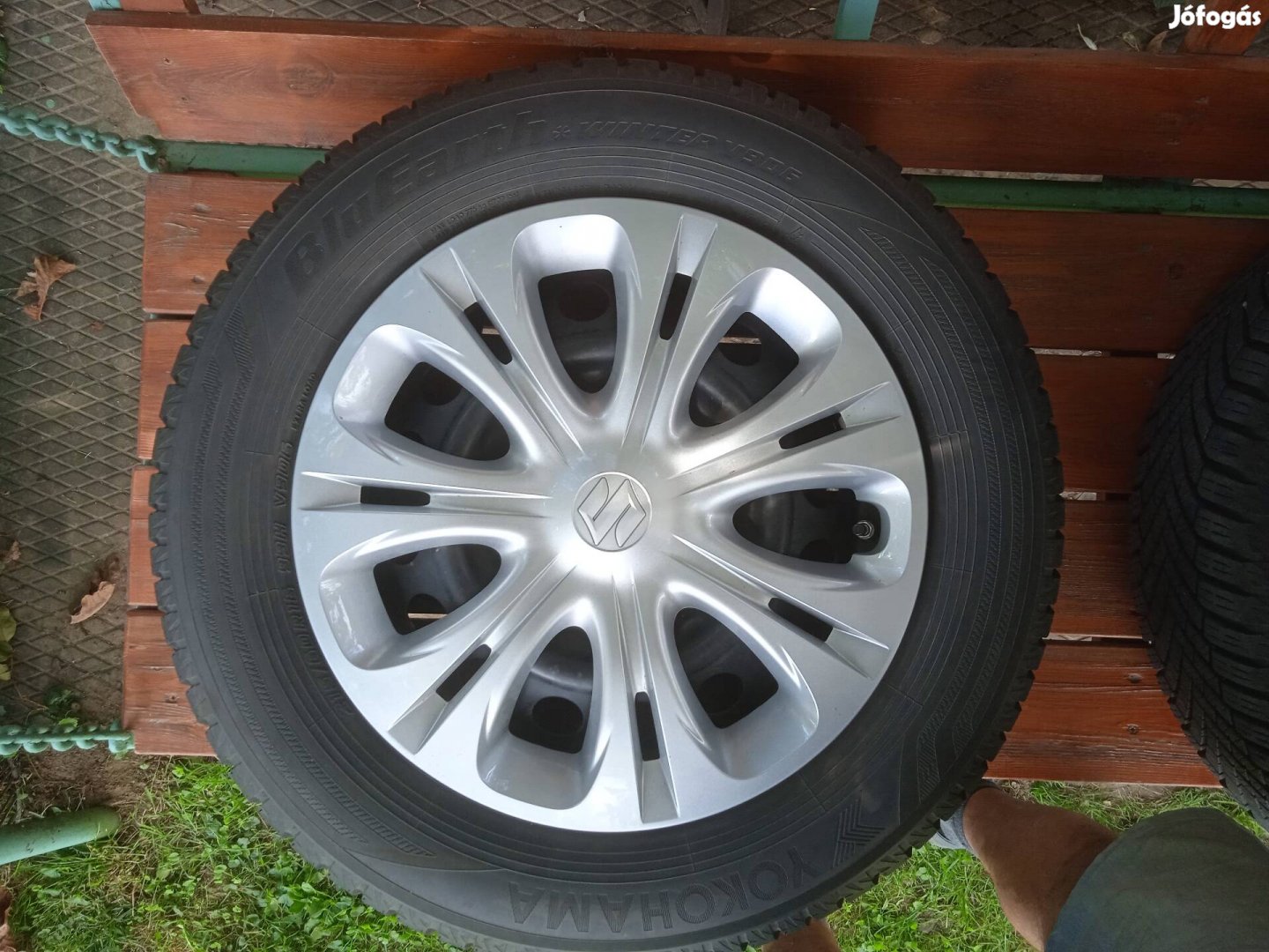 Suzuki Vitara/S Cross gyári acélfelni Tpms szeleppel,téli gumival.