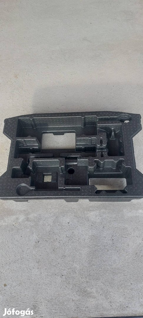 Suzuki Vitara,S-cross gyári szerszámtartó habtálca eladó.
