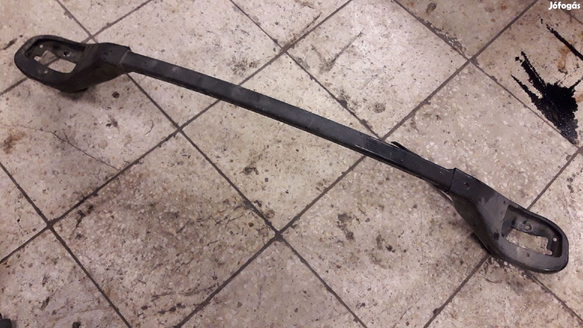 Suzuki Vitara Toronymerevítő