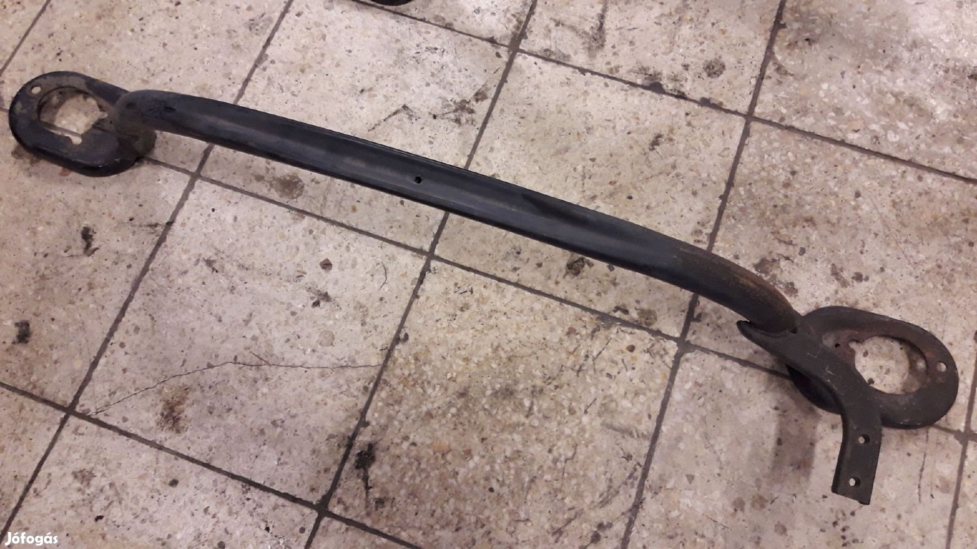 Suzuki Vitara Toronymerevítő