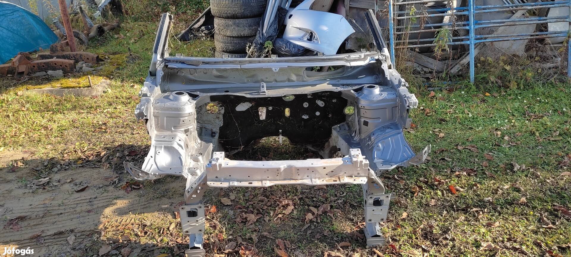 Suzuki Vitara bontott eleje,doblemez,homlokfal,zárhíd.