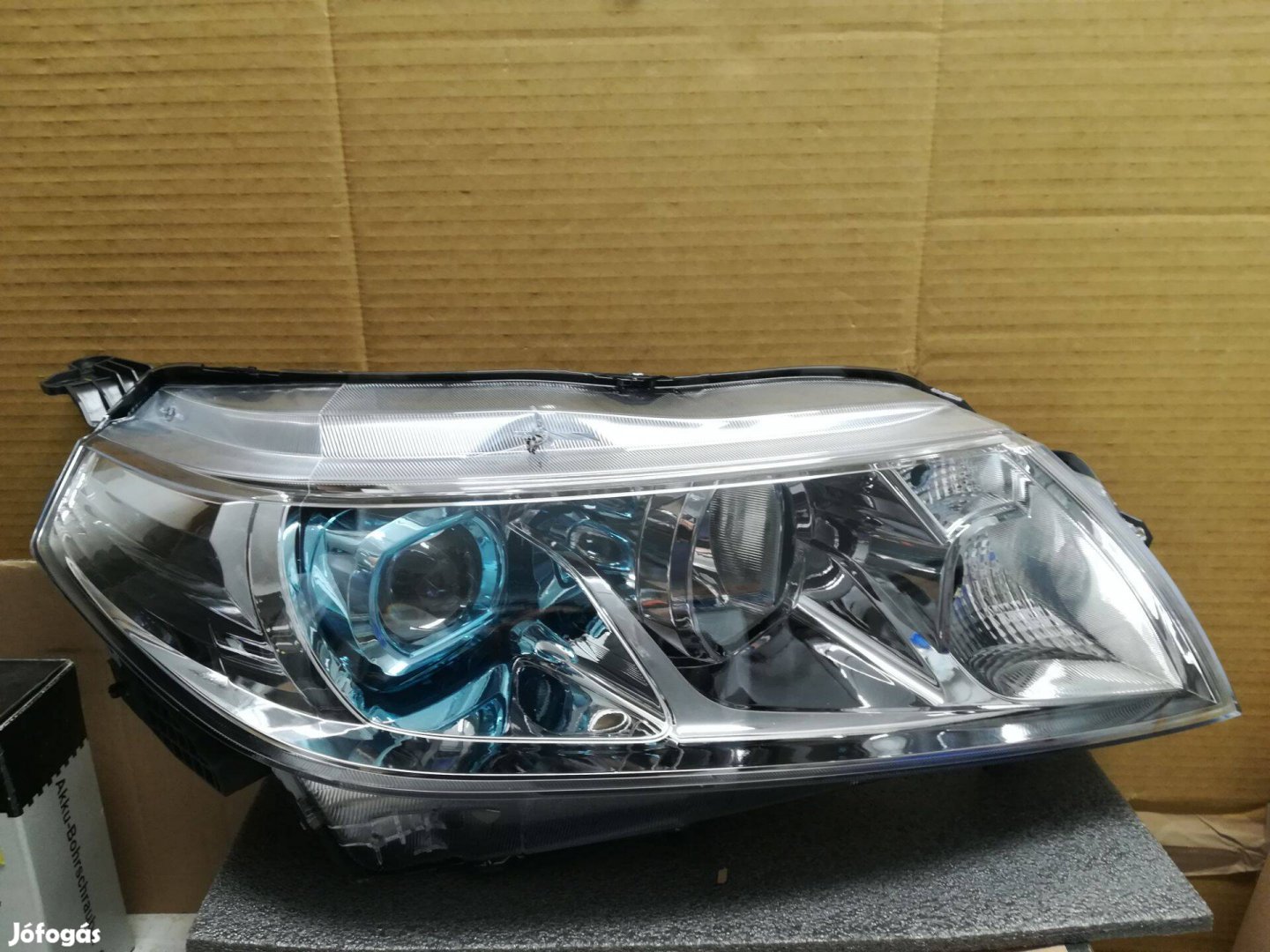 Suzuki Vitara fényszóró jobb 2015 -> 2020 LED/HB3