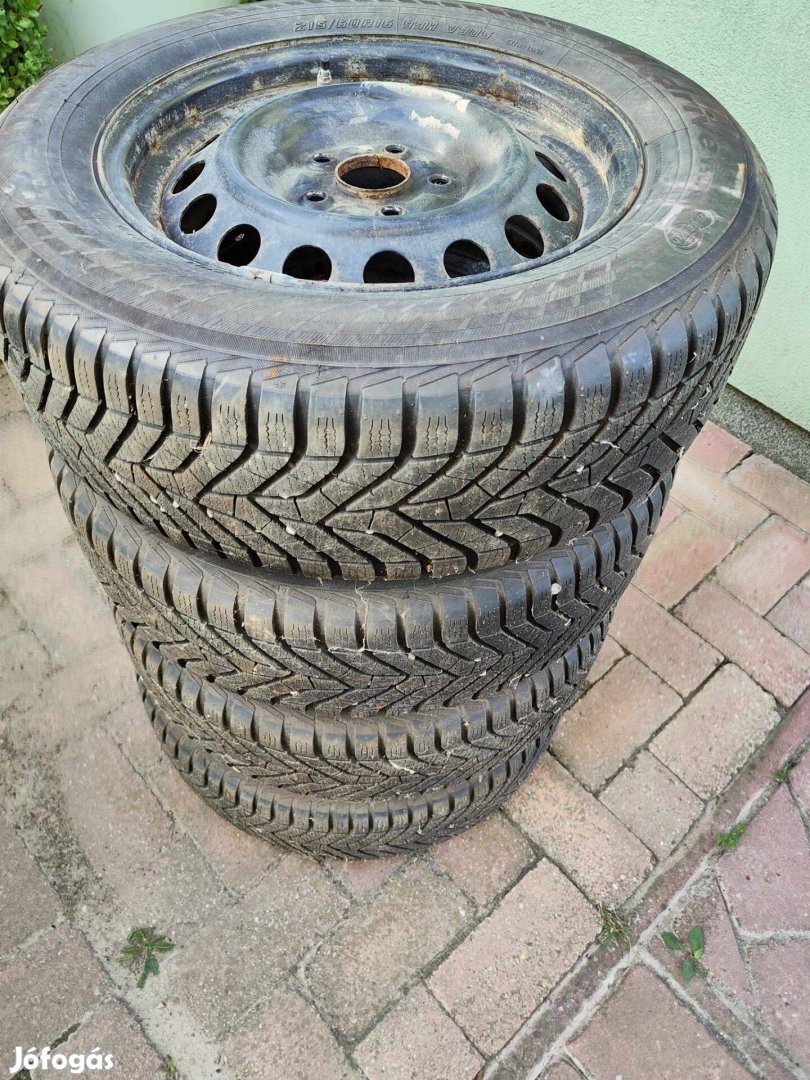 Suzuki Vitara gyári téligumi szett felnivel Yokohama Wdrive 215/60 R16