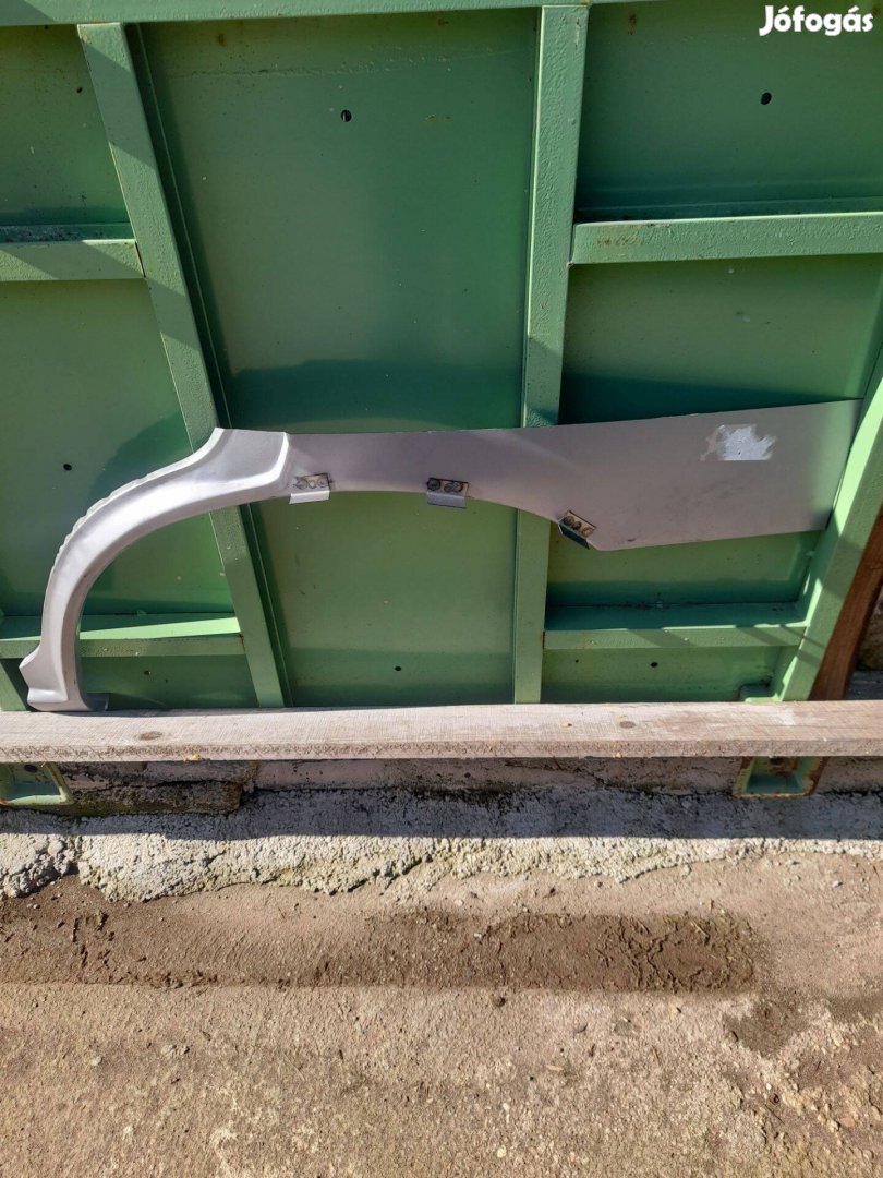 Suzuki Vitara ötajtós hátsó sárvédő javító panel