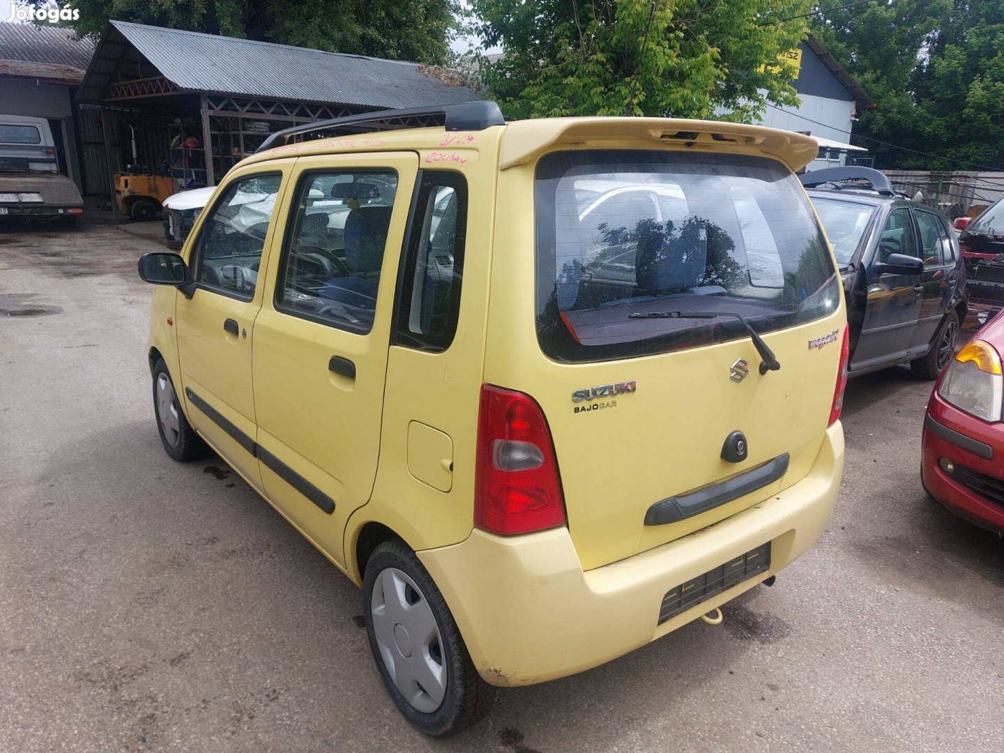 Suzuki Wagon R+ karoszéria elemei sárga