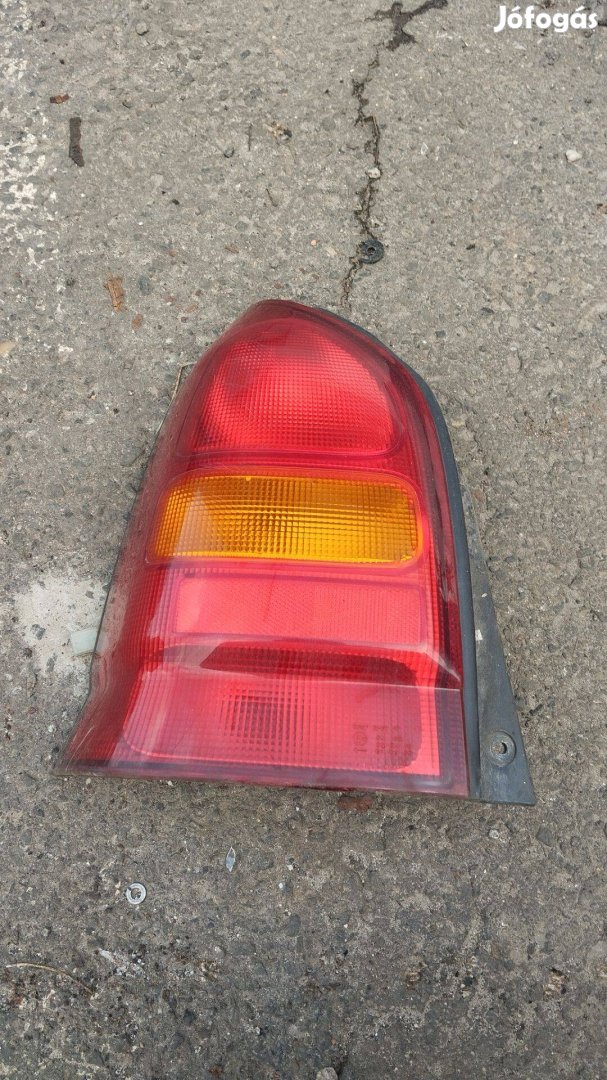 Suzuki alto bal hátsó lámpa