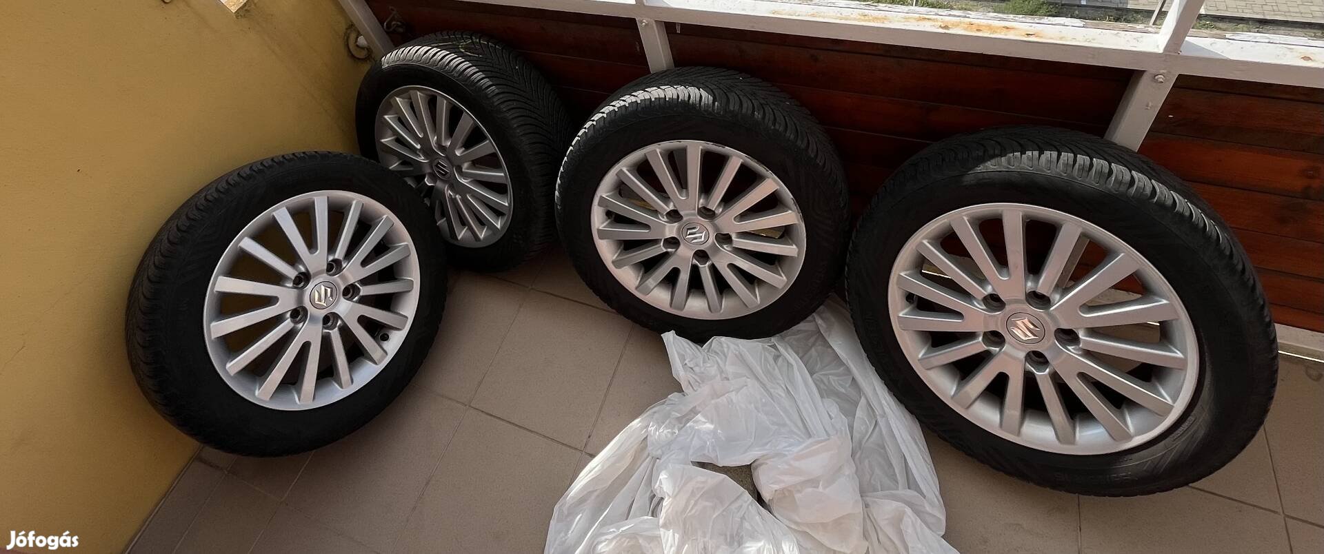Suzuki alufelni 16col négyévszakos gumikkal