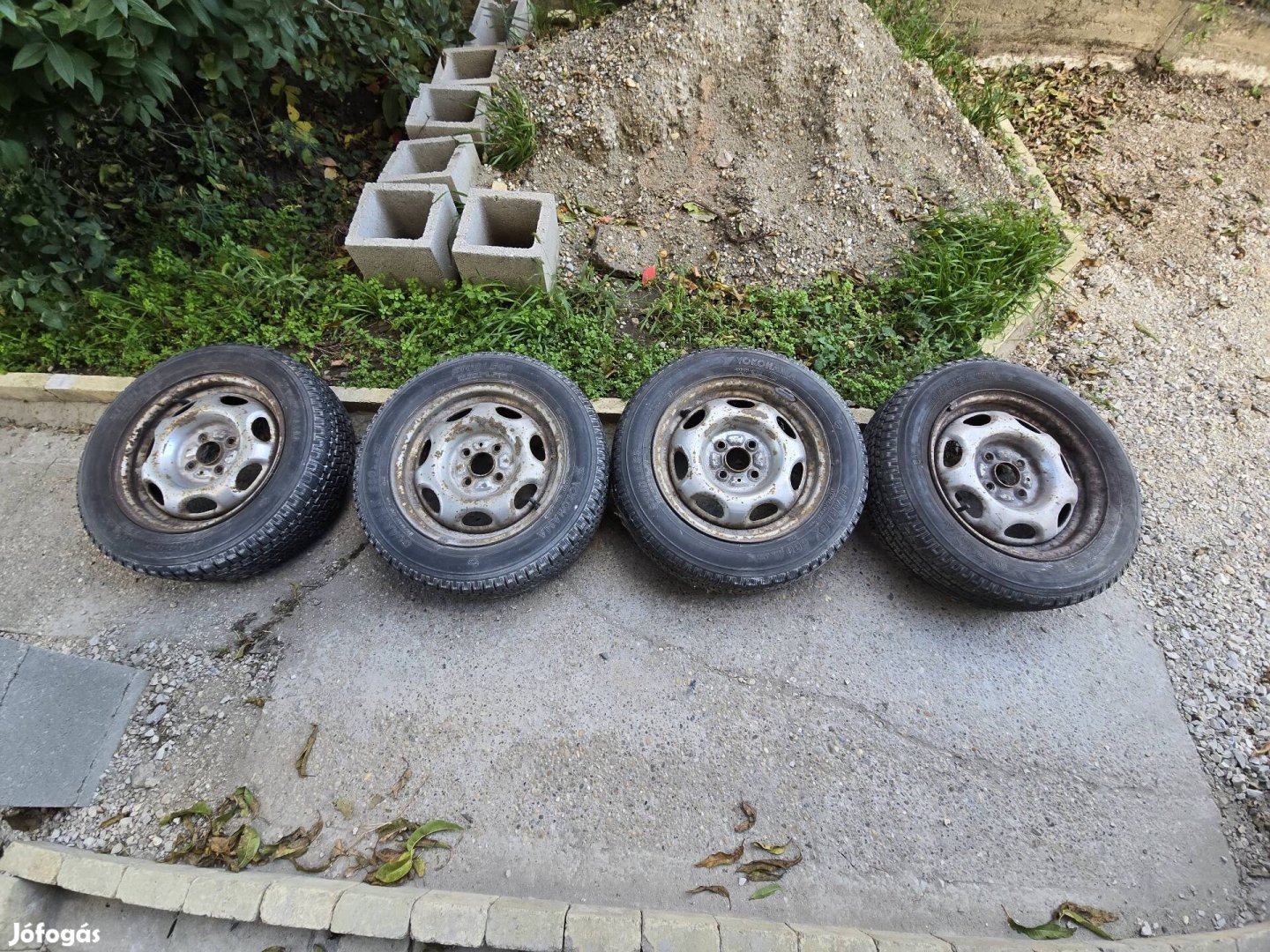 Suzuki felni 14 es teli gumival