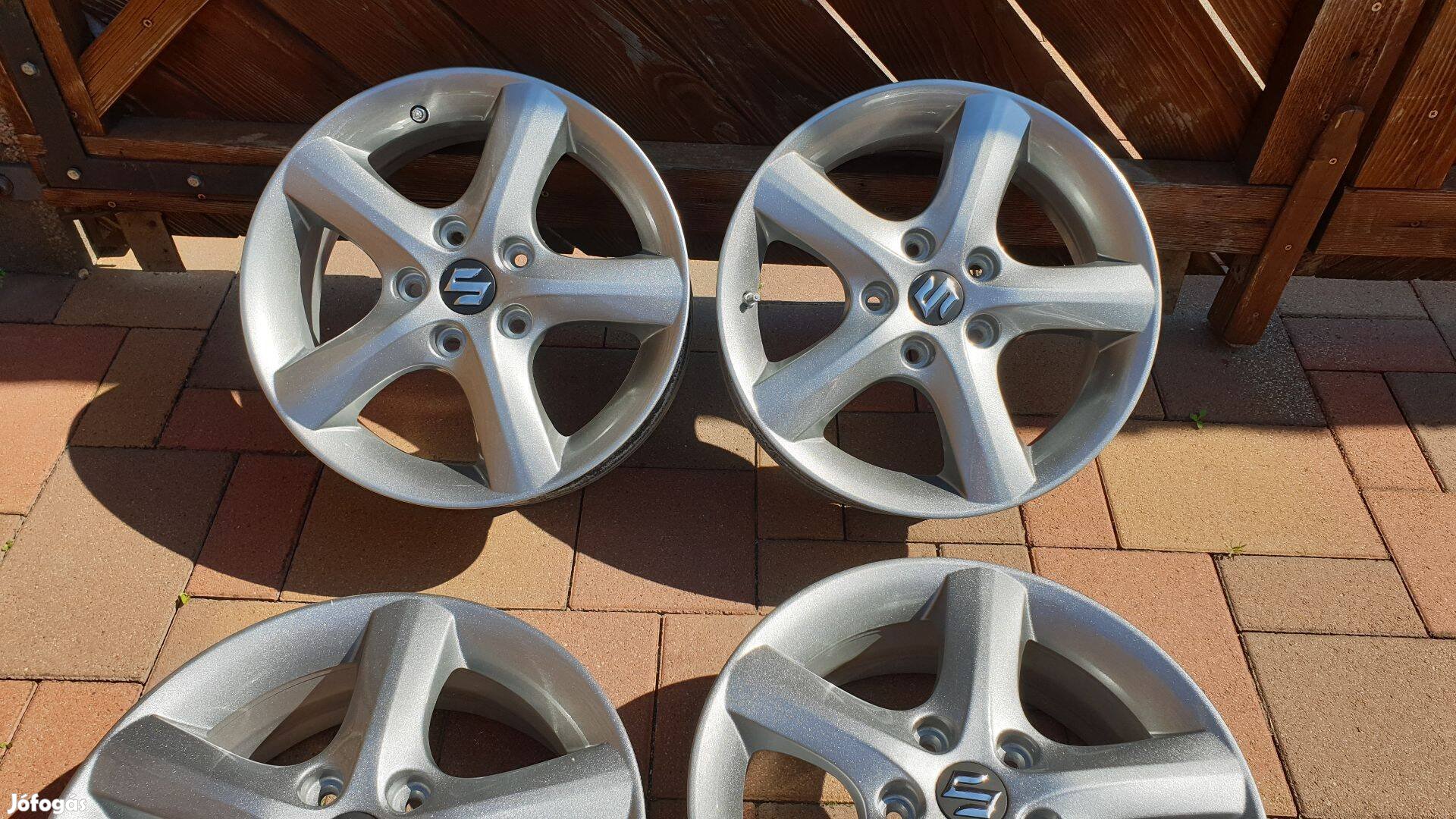 Suzuki gyári alufelni 16" col , új tpms szelepekkel
