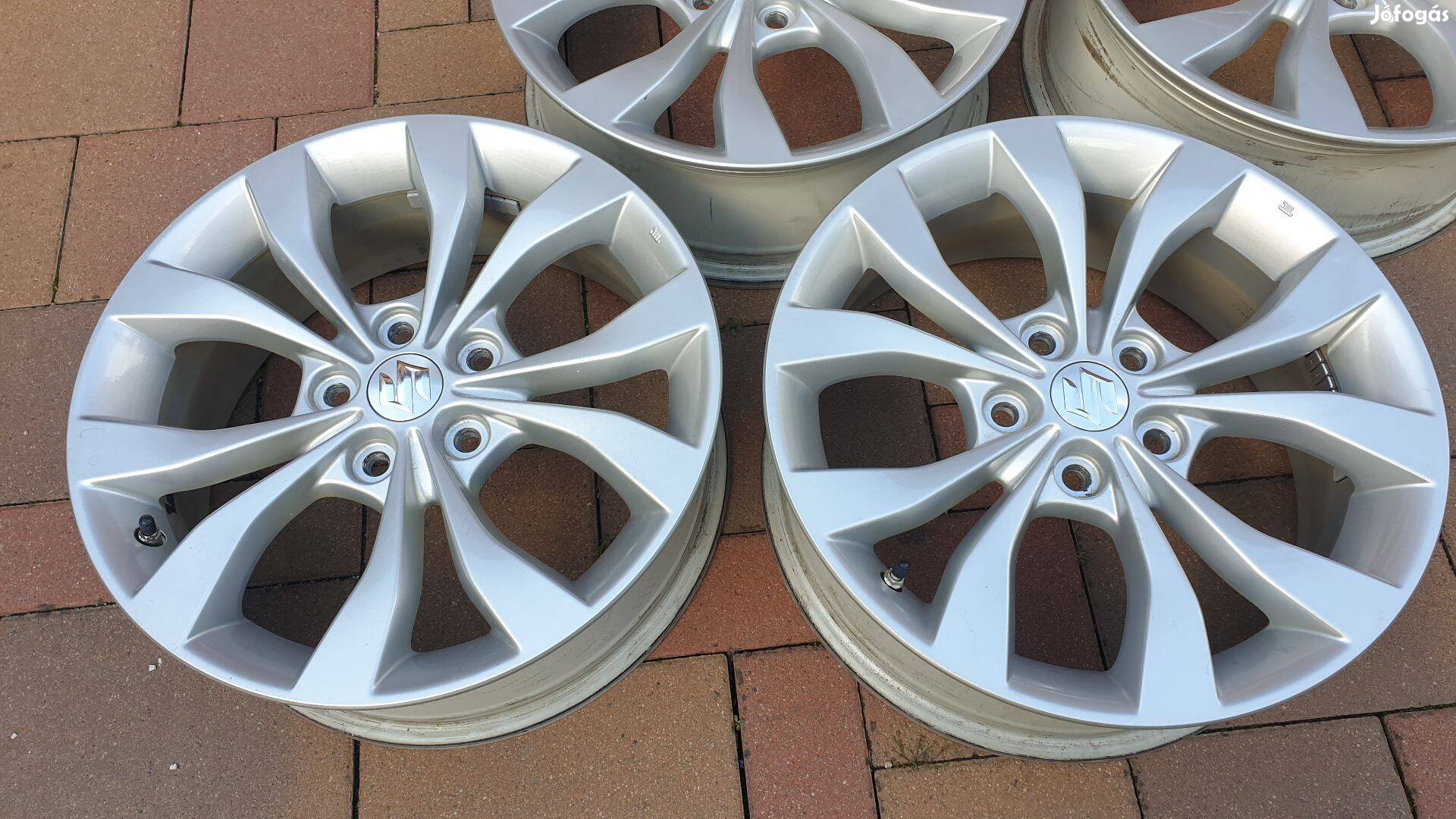 Suzuki gyári alufelni 17" col tpms szelep