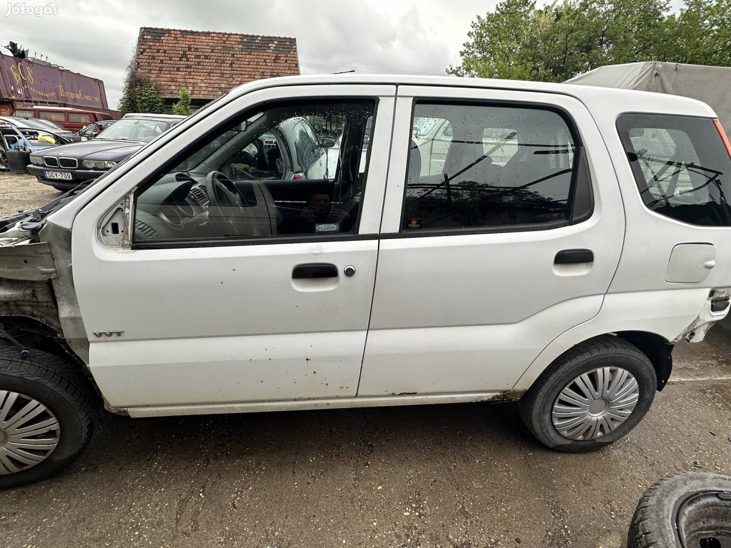 Suzuki ignis 1,3 alkatrészei eladók . 