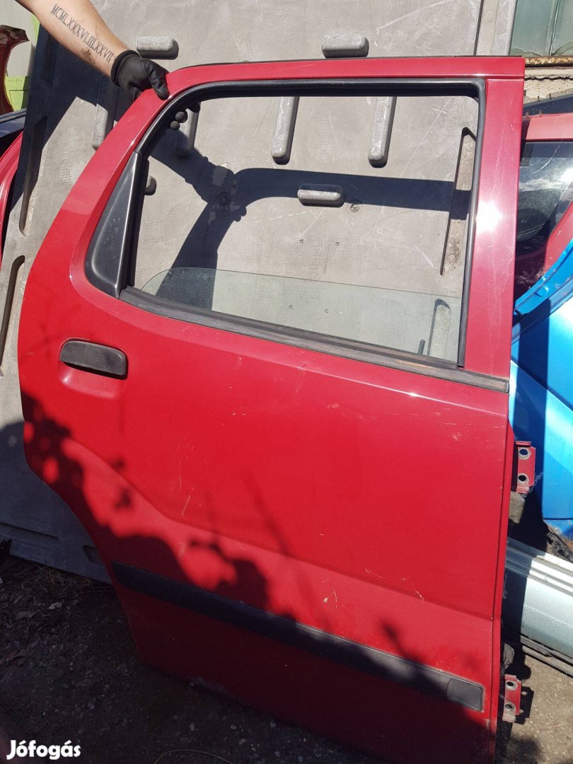 Suzuki ignis jobb hátsó piros ajtó