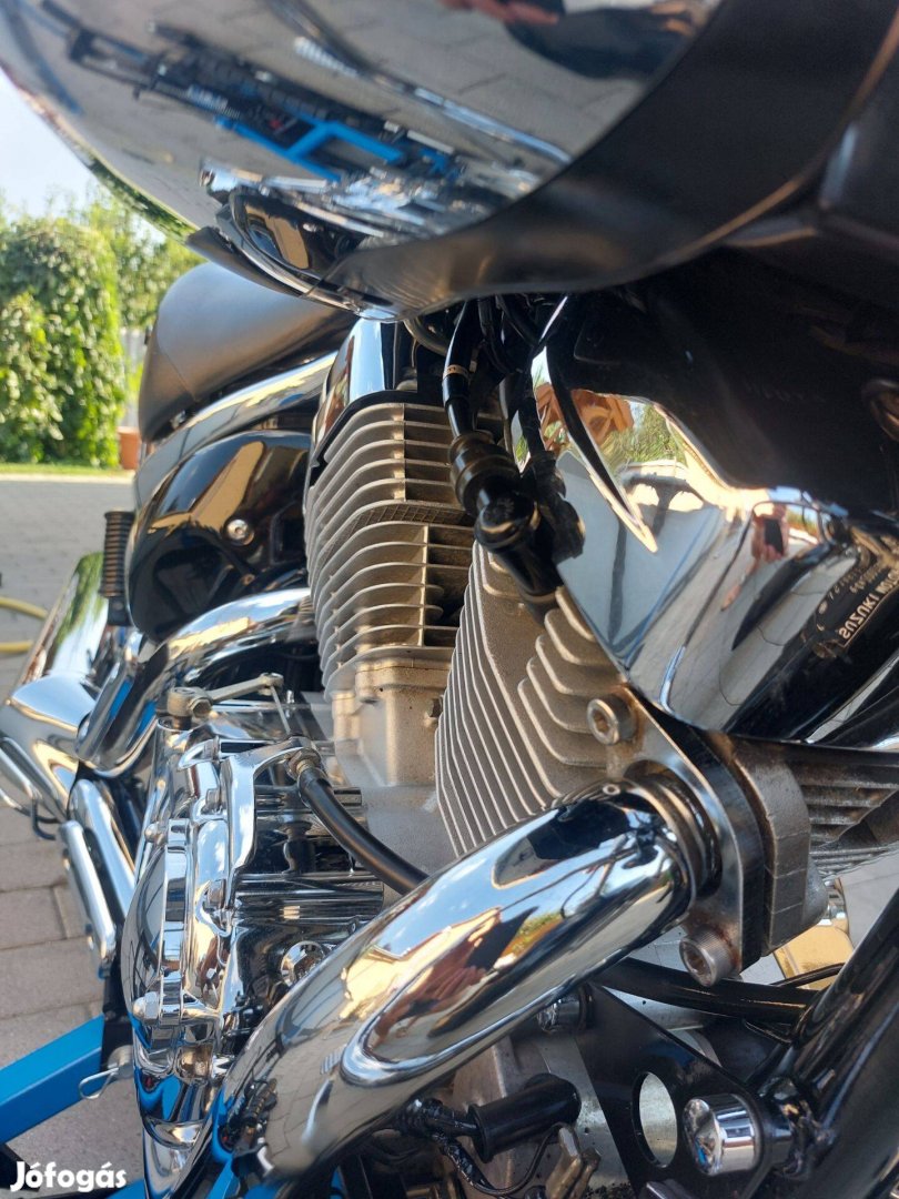Suzuki intruder