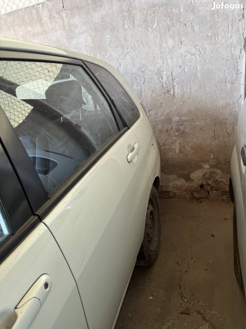 Suzuki liana bal hátsó fehér ajtó