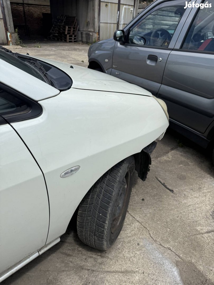 Suzuki liana jobb első sárvédő
