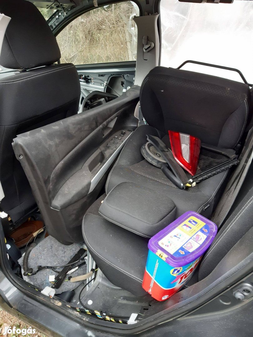 Suzuki s cross alkatrészek