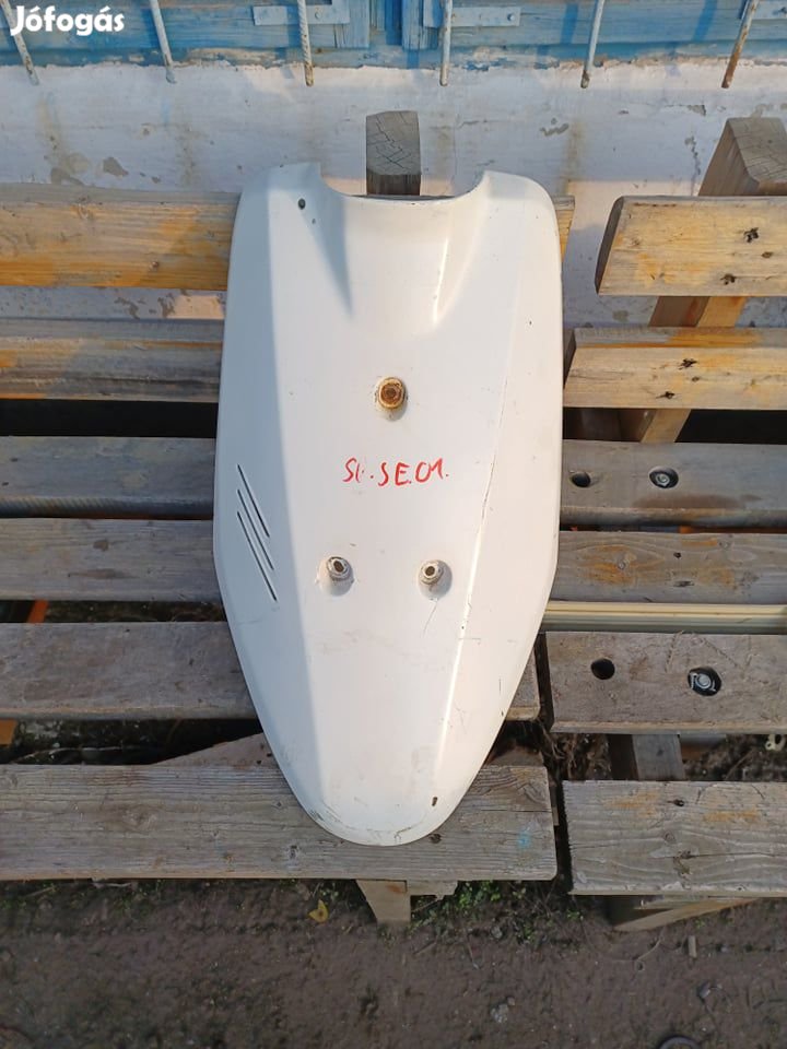 Suzuki sepia első idom