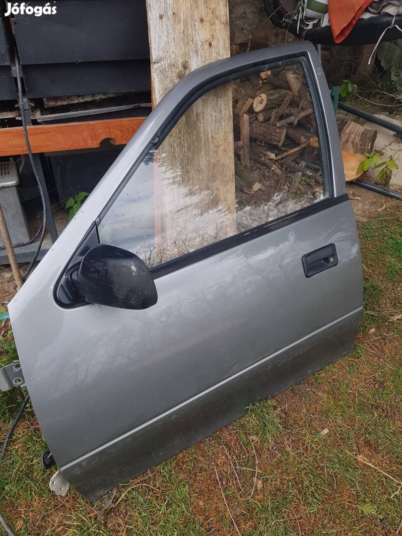 Suzuki swift 1994 5 ajtós bal első ajtó , kulccsal