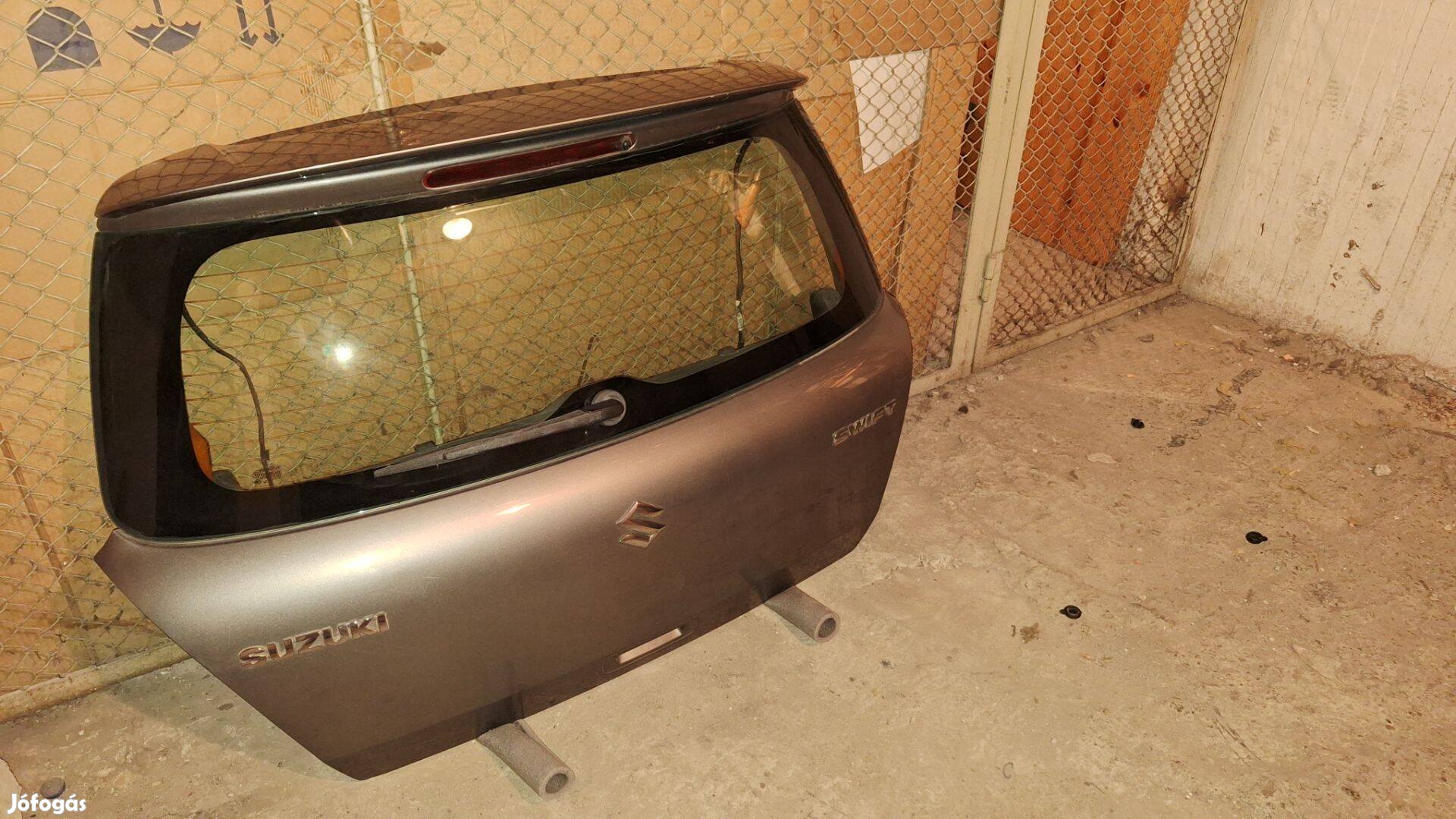Suzuki swift 2005 csomagtér ajtó