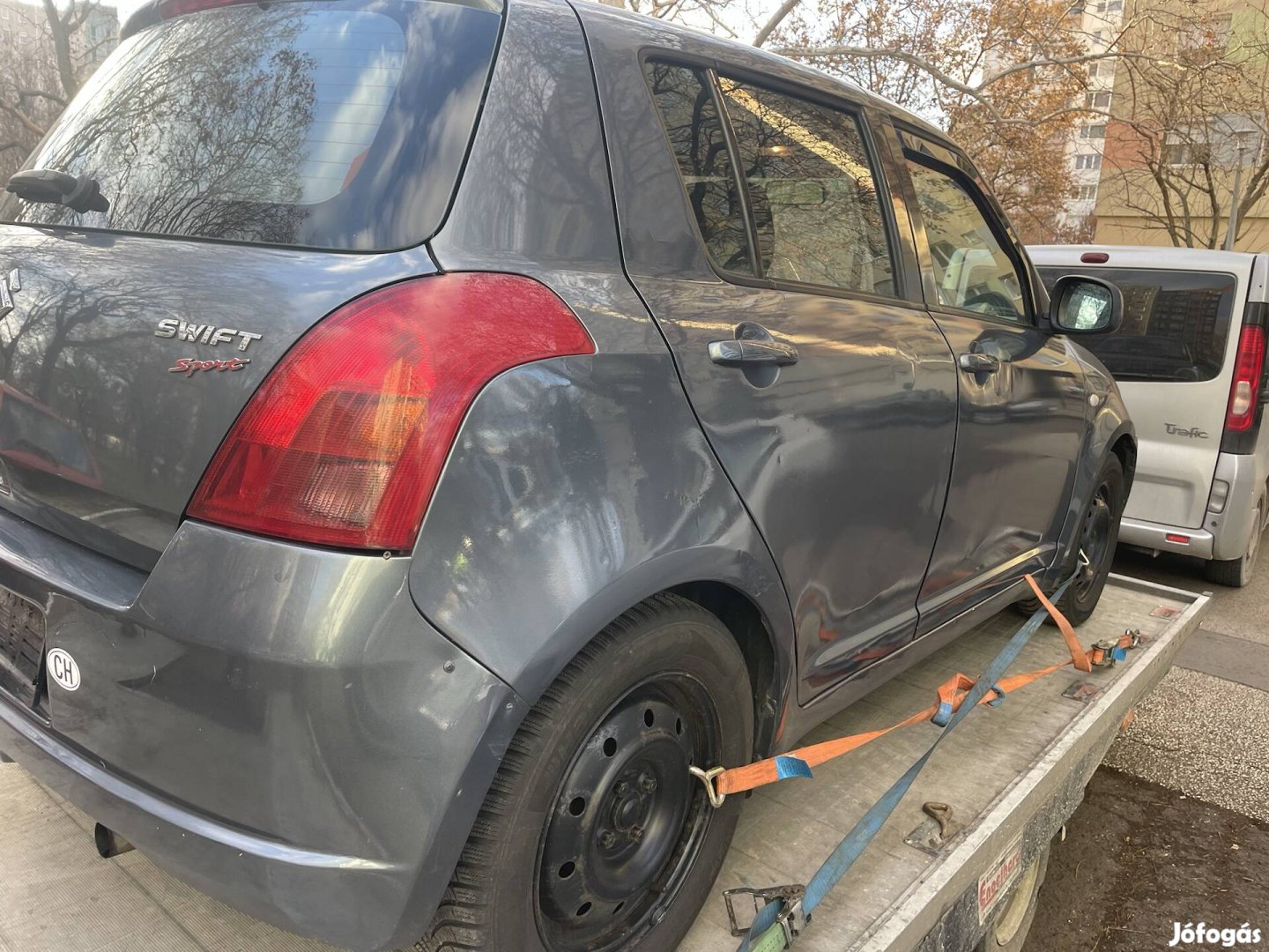 Suzuki swift 2006 hátsó lámpa eladó