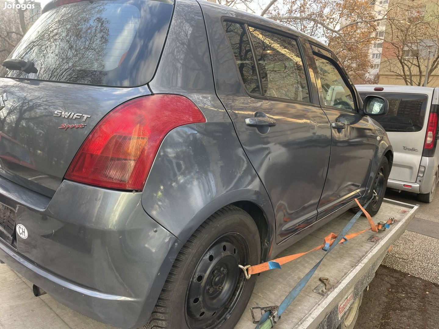 Suzuki swift 2006 jobb hátsó ajtó   eladó