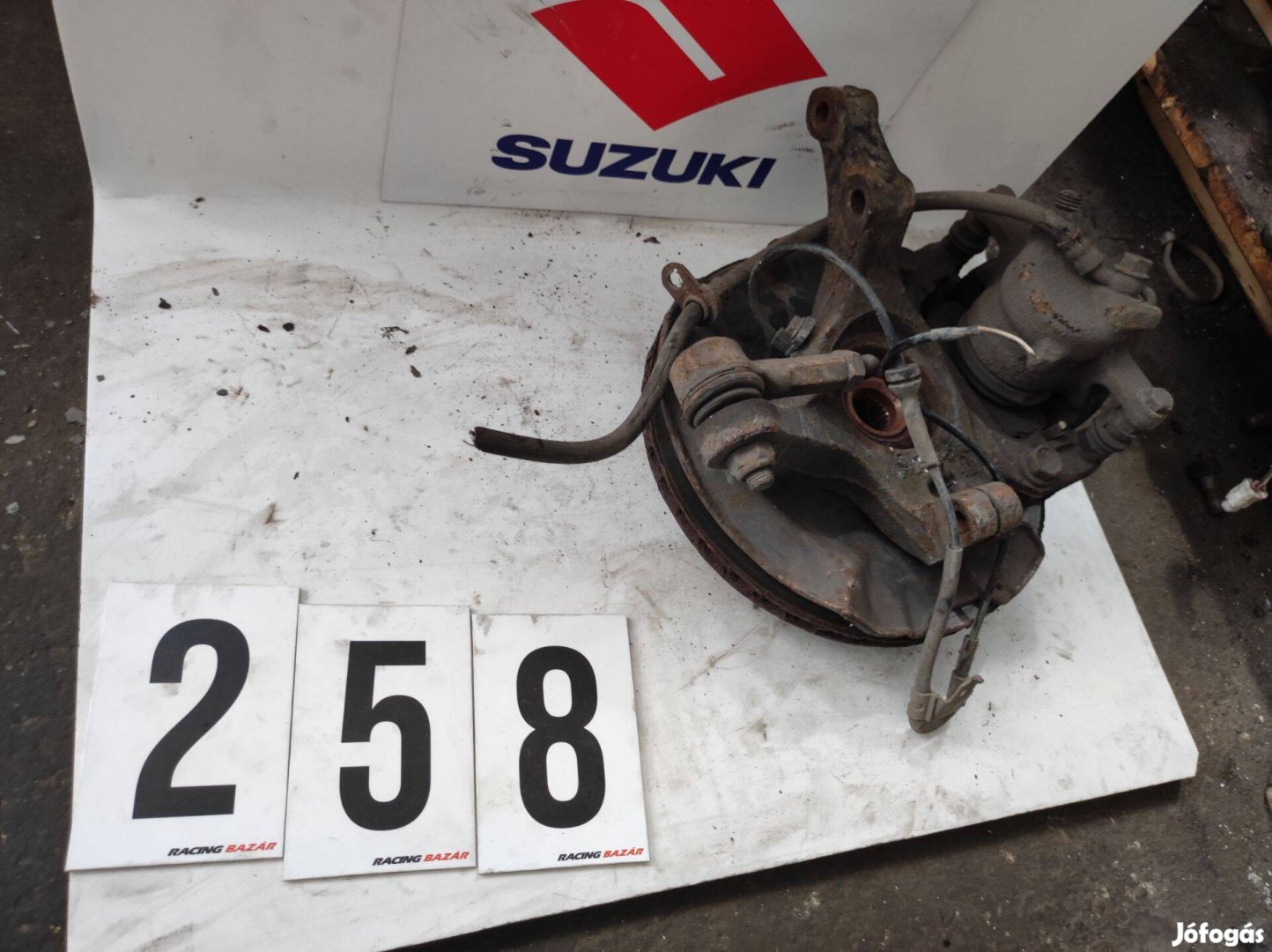 Suzuki swift bal első csonkállvány