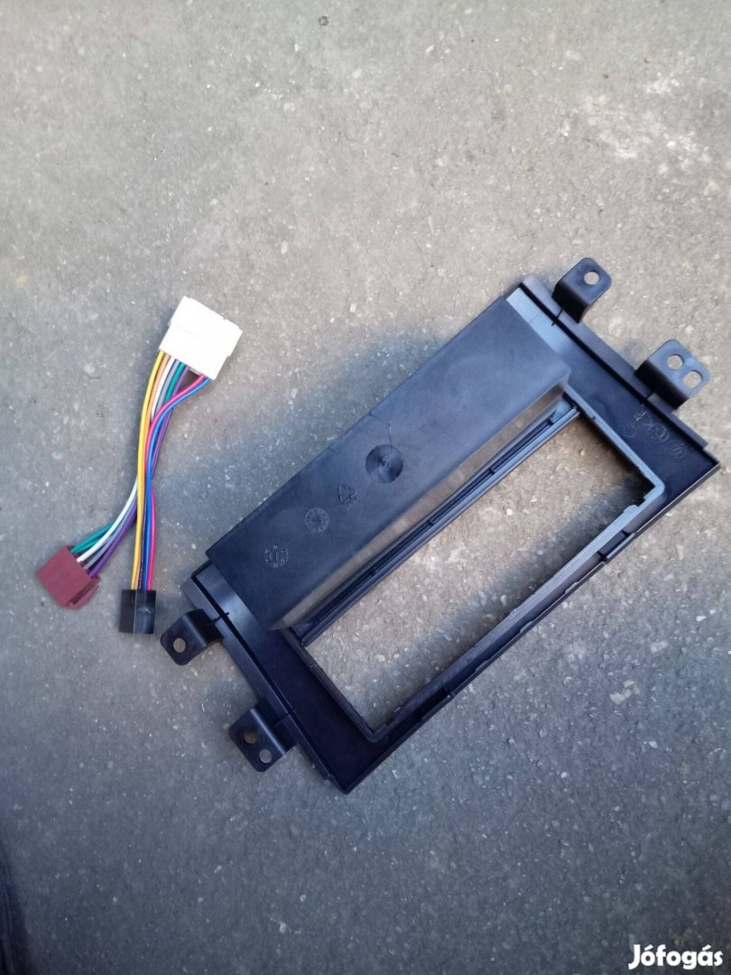 Suzuki sx 4 magnó keret.,és át alakitó egyben ólcsón eladó