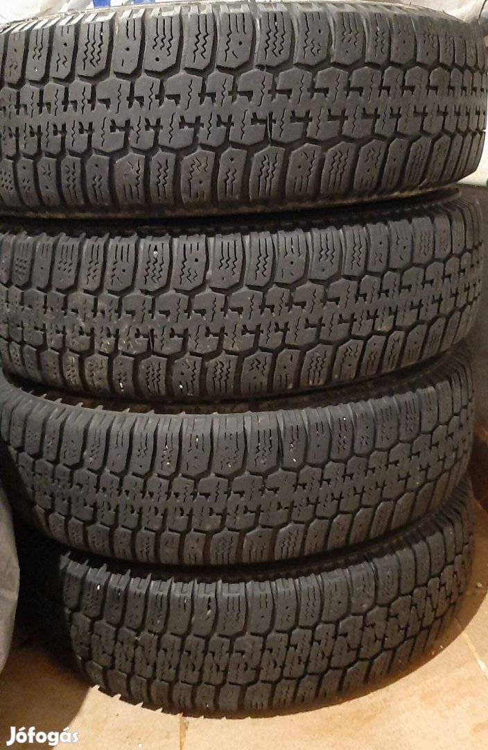 Suzuki téli gumi szett felnin