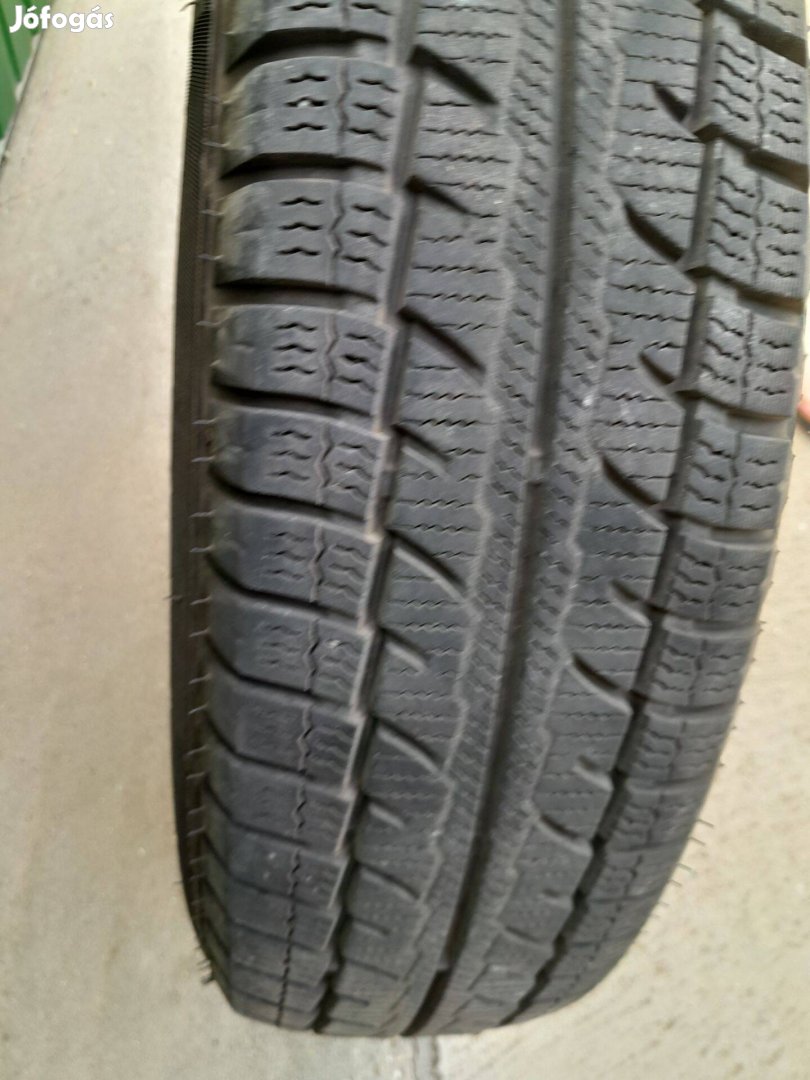 Suzuki téli gumik eladók. Mérete 155/80 R13