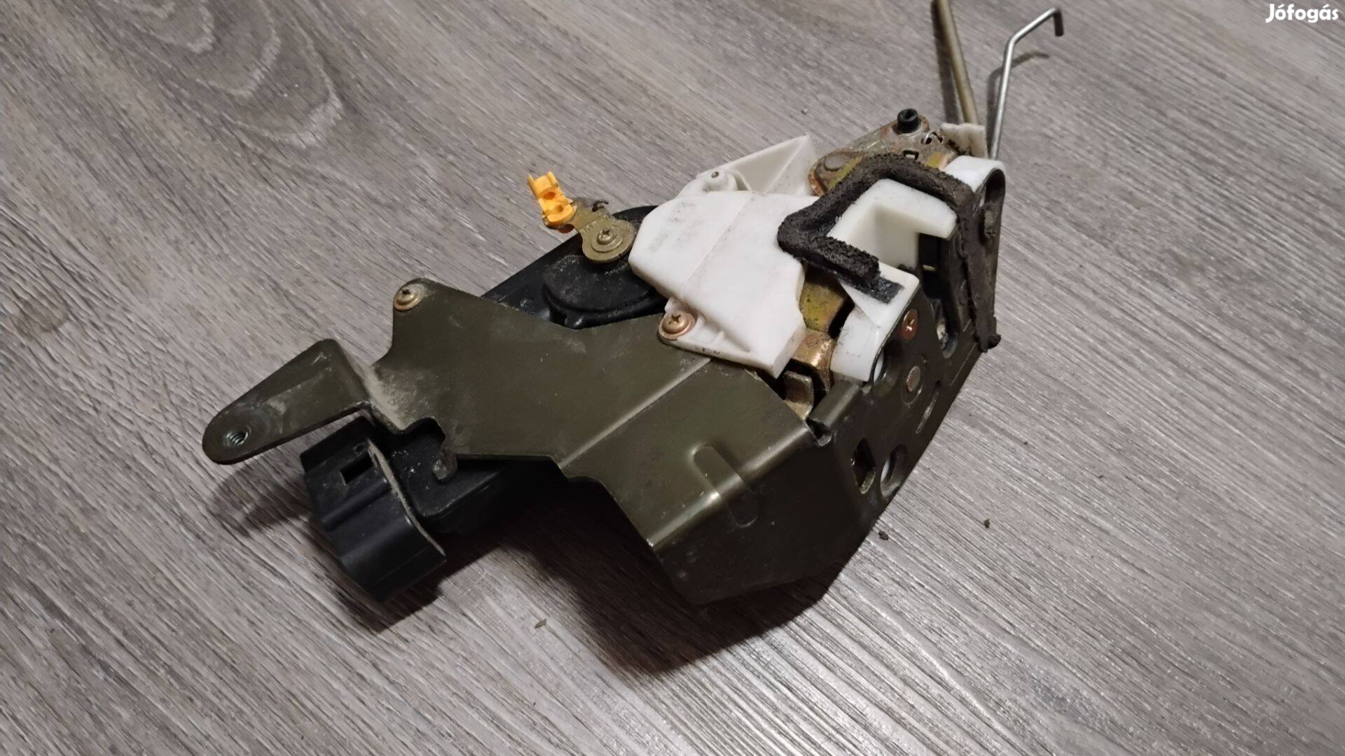 Suzuki wagon r jobb első ajtó zárszerkezet