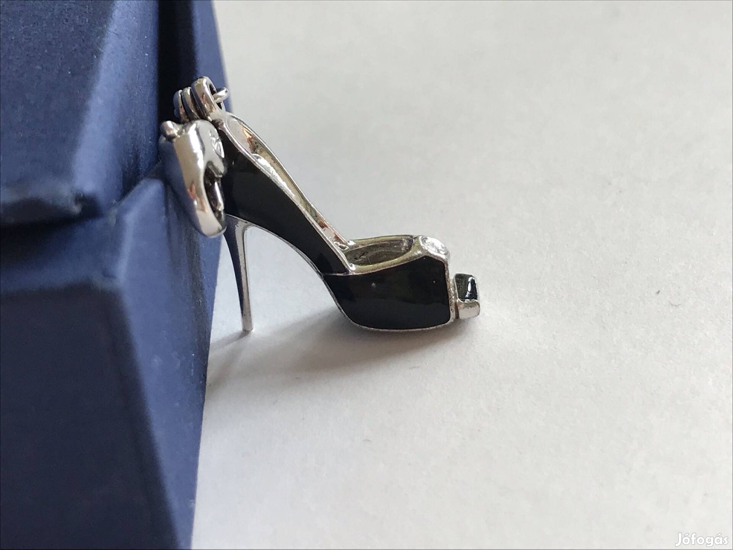 Swarovski cipő formájú függő charm karkötőre, nyakláncra
