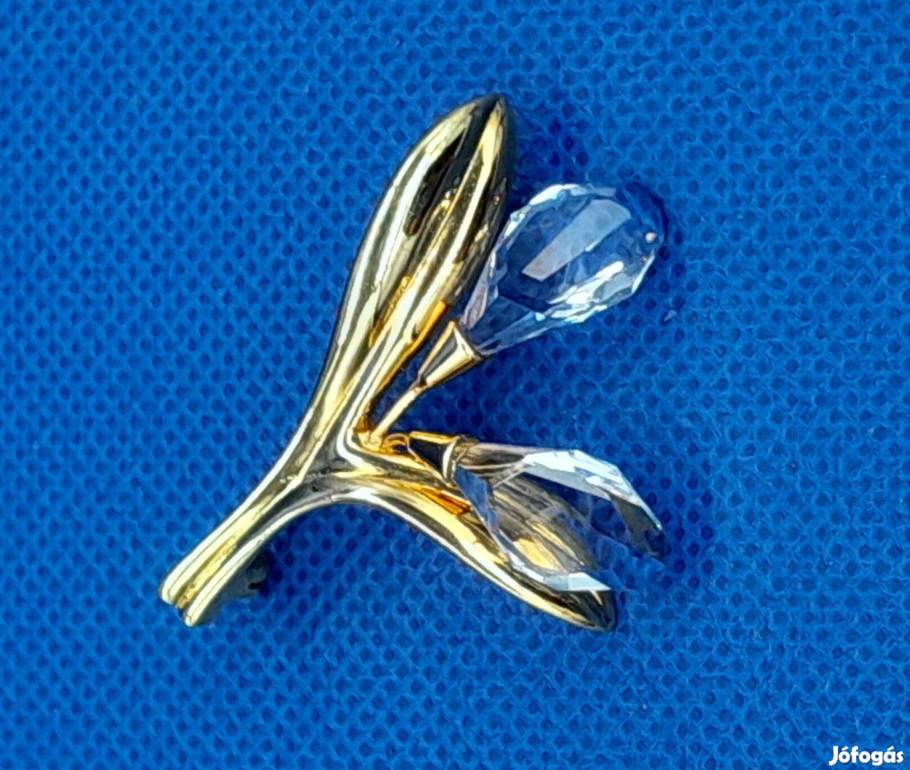 Swarovski kristály, Liliom emlékek bross, kitűző