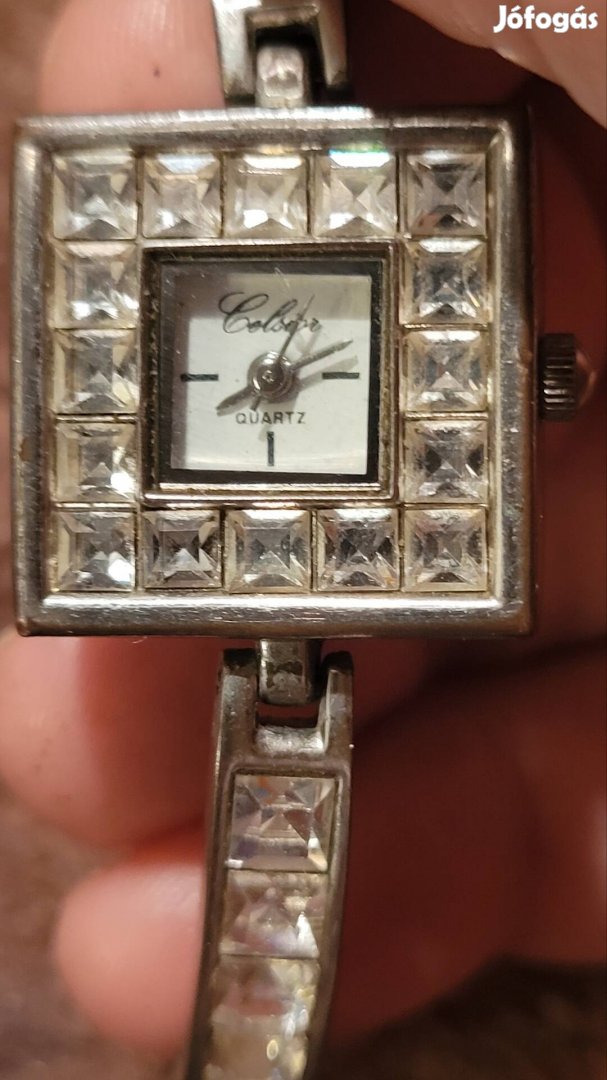 Swarovski női óra kristálykövekkel.
